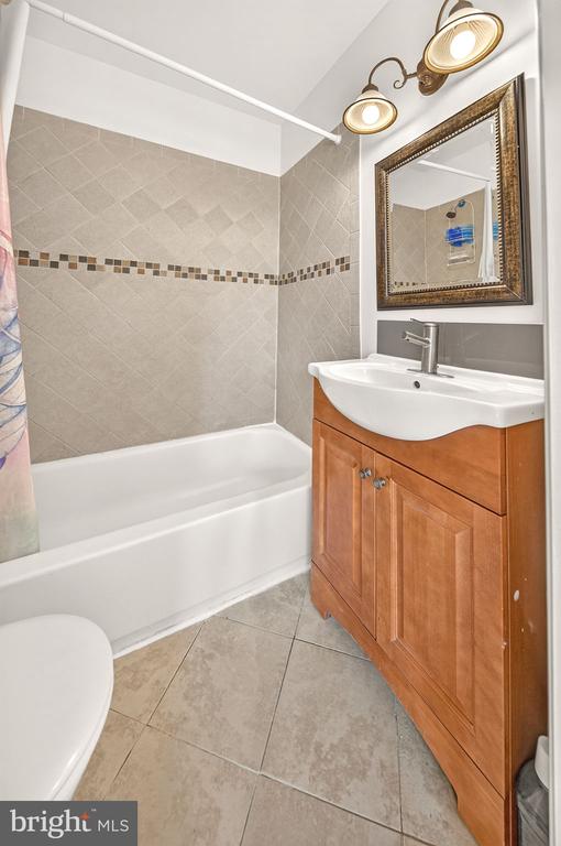 8238 WYCLIFFE COURT