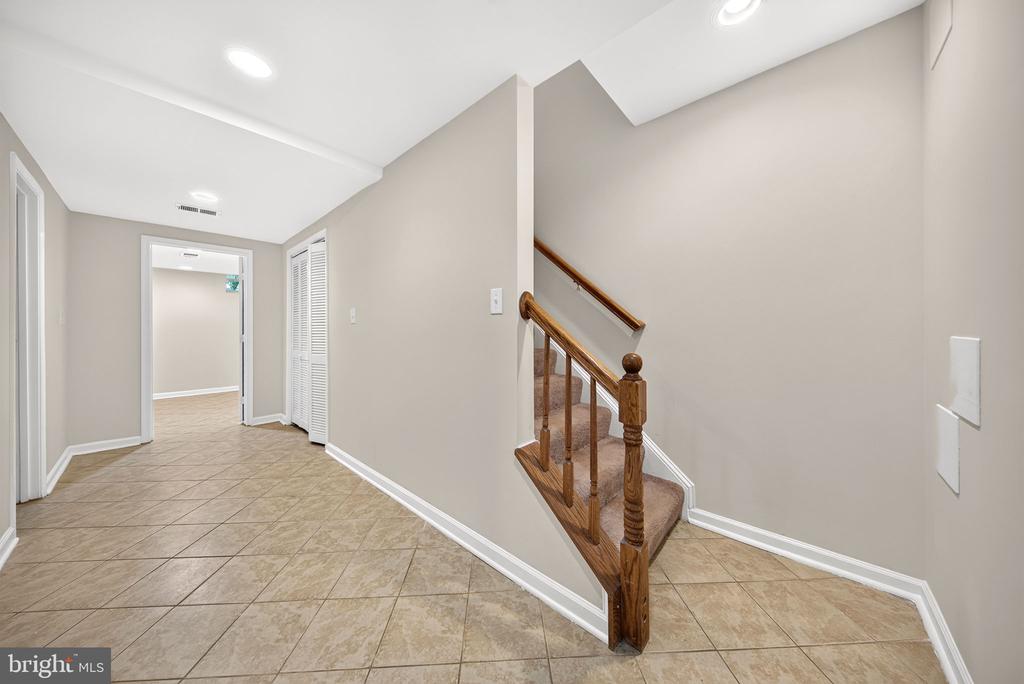 8238 WYCLIFFE COURT