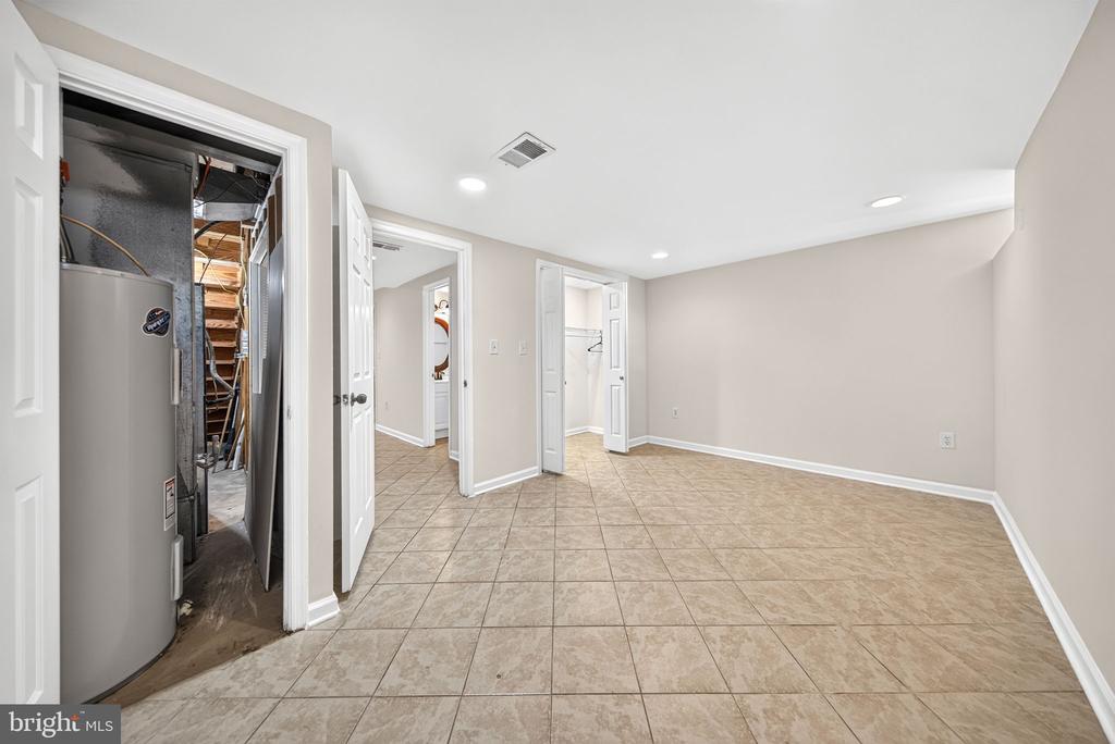 8238 WYCLIFFE COURT