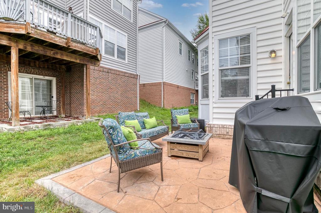 10036 PENTLAND HILLS WAY