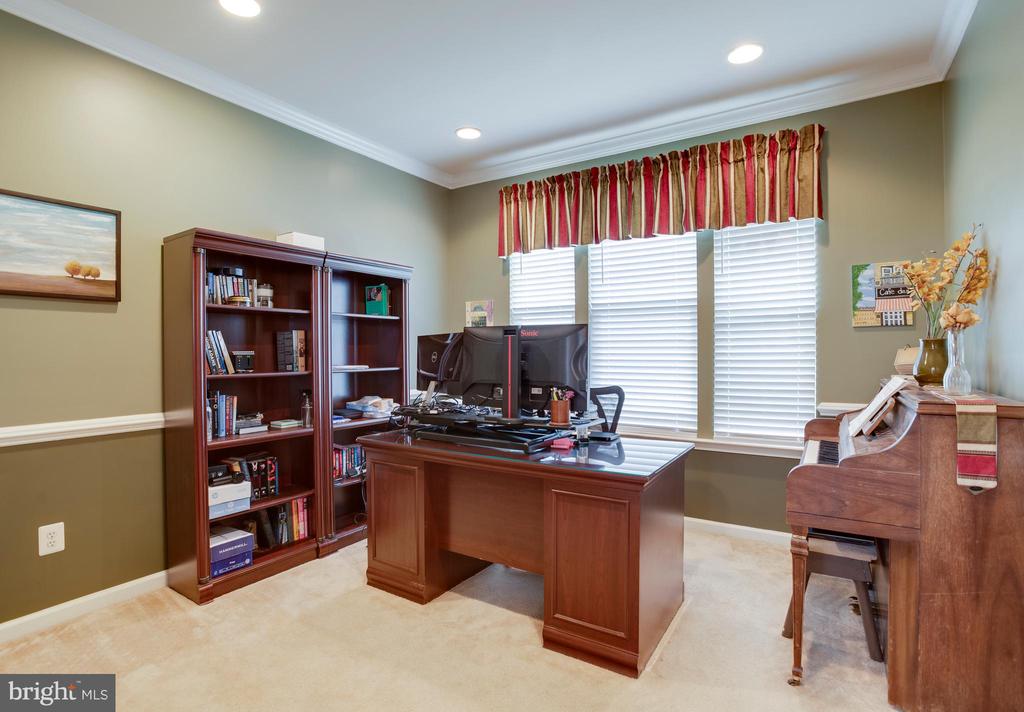 10036 PENTLAND HILLS WAY