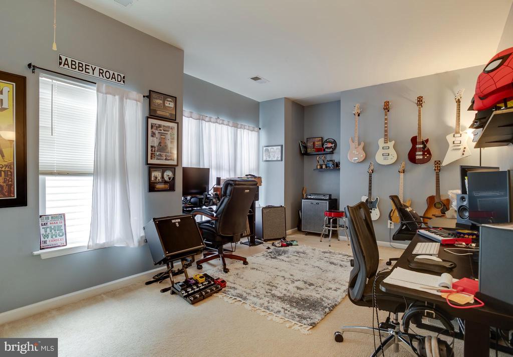 10036 PENTLAND HILLS WAY