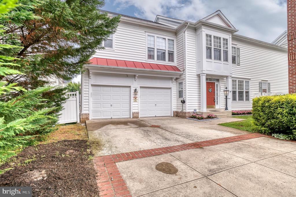 10036 PENTLAND HILLS WAY