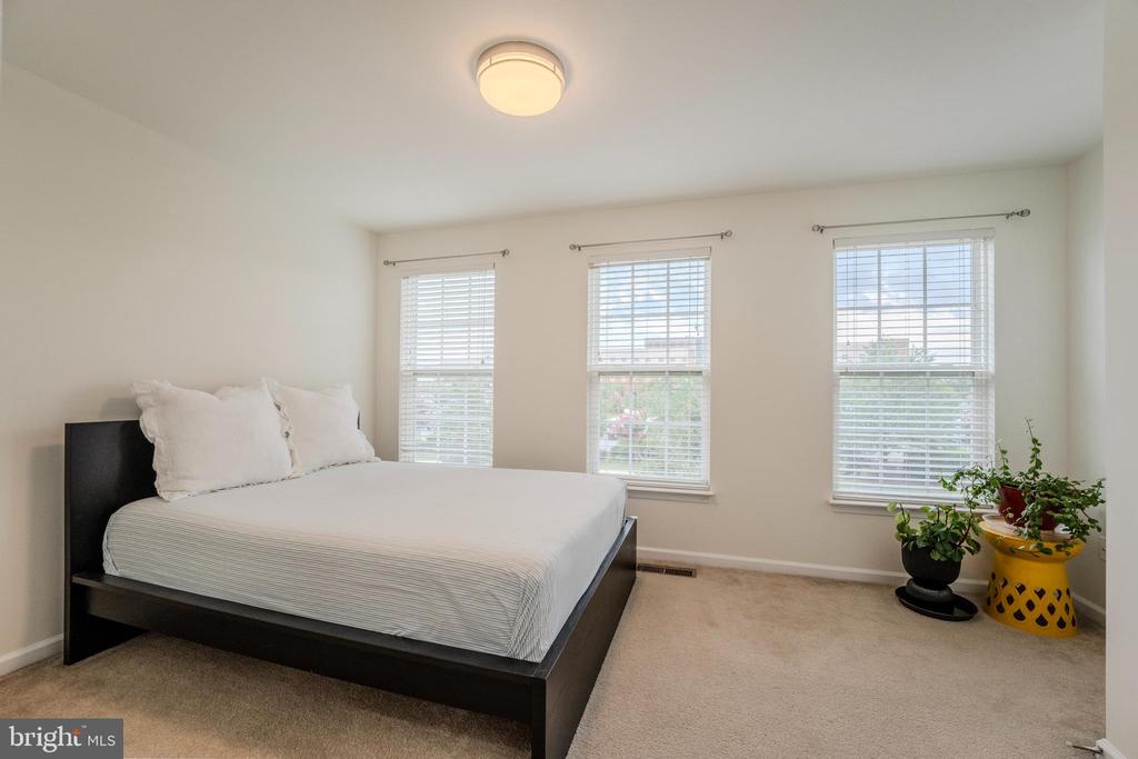 15409 ROSEMONT MANOR DRIVE