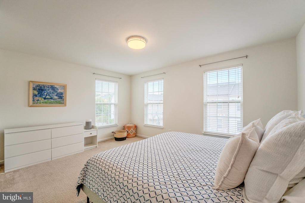 15409 ROSEMONT MANOR DRIVE