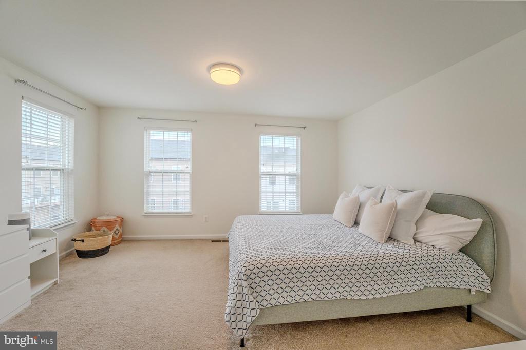 15409 ROSEMONT MANOR DRIVE