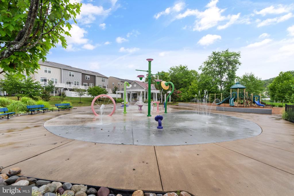 10698 VIEWMONT LANE