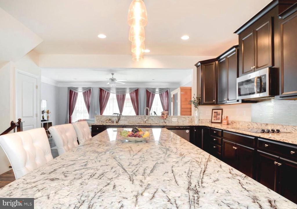 10698 VIEWMONT LANE
