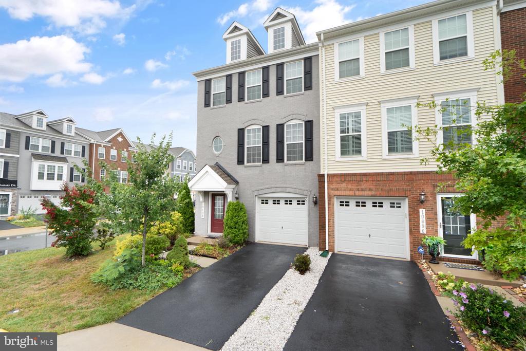 10698 VIEWMONT LANE