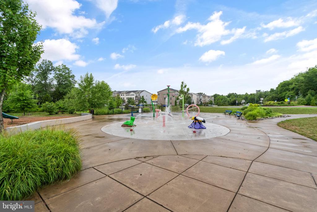 10698 VIEWMONT LANE