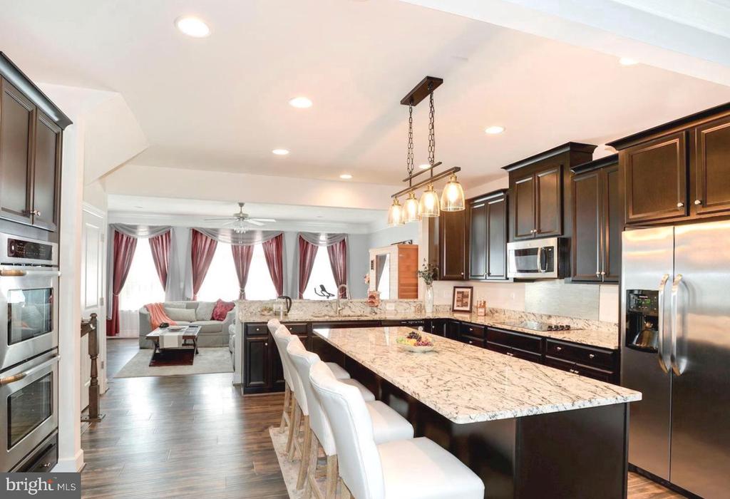 10698 VIEWMONT LANE