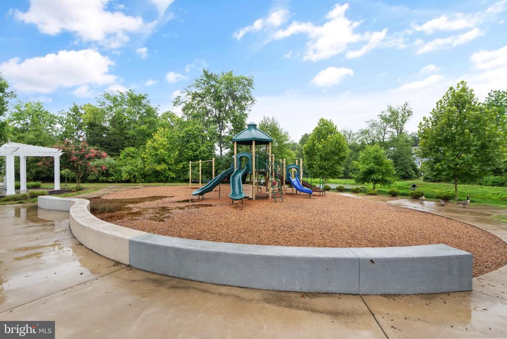 10698 VIEWMONT LANE
