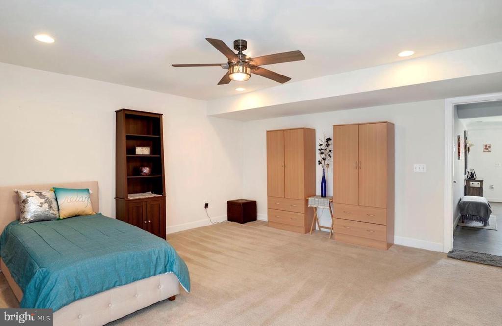 10698 VIEWMONT LANE