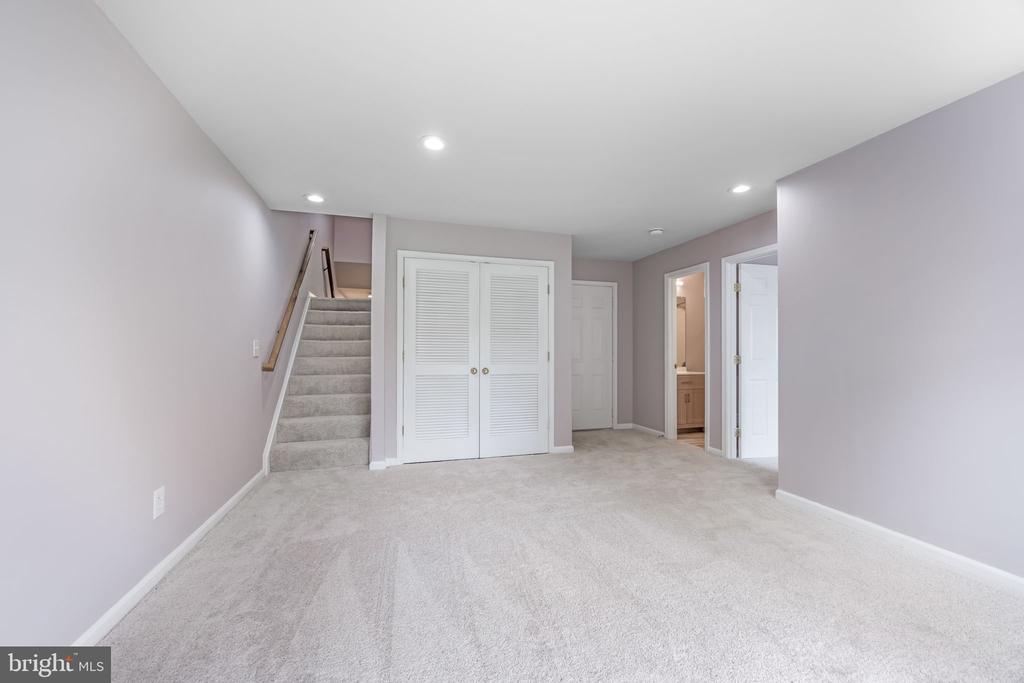 2192 ARMITAGE COURT
