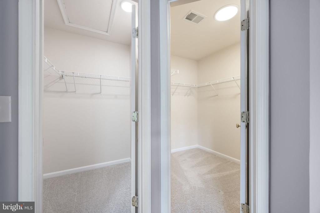 2192 ARMITAGE COURT