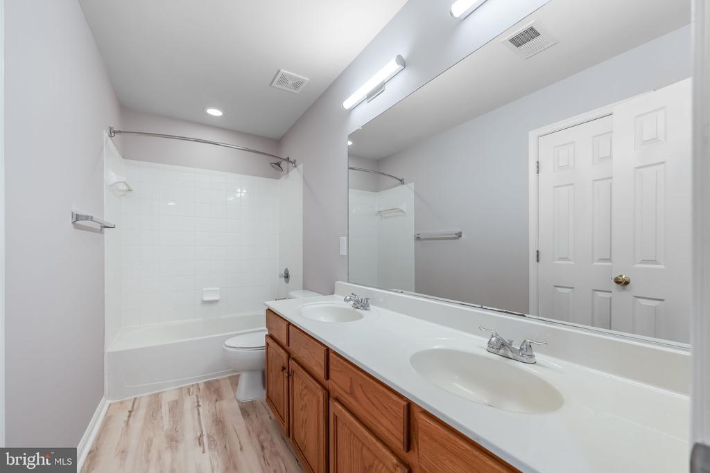 2192 ARMITAGE COURT