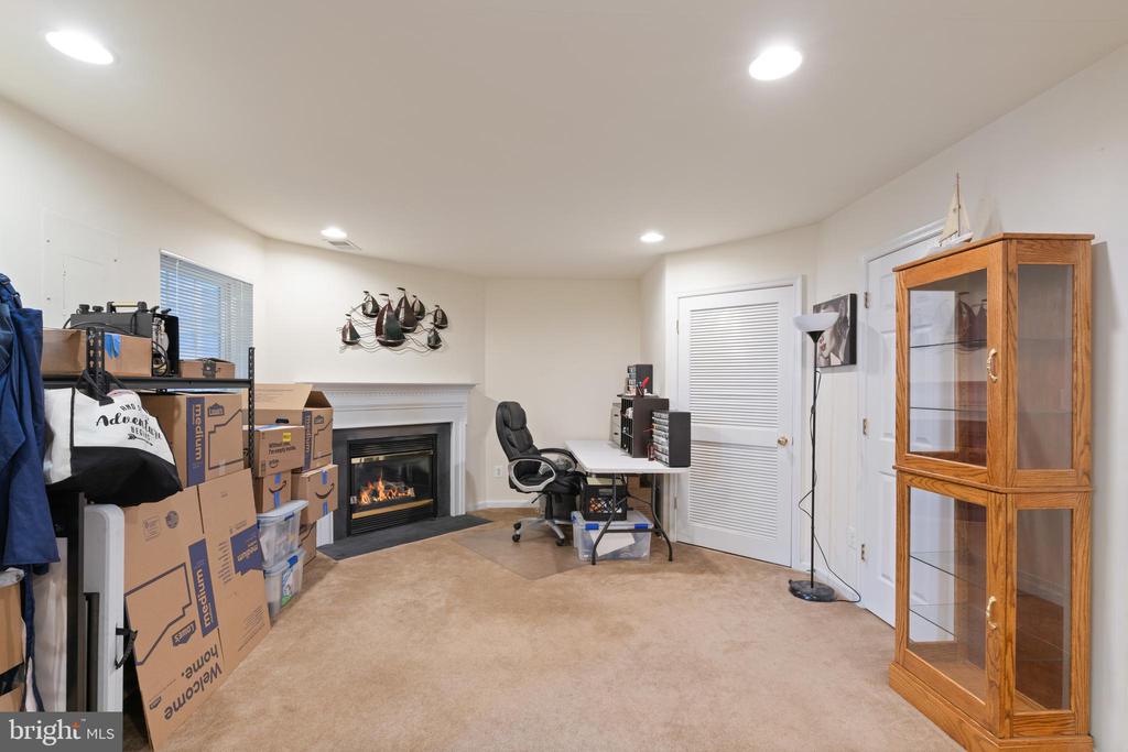 8736 PHIPPS FARM WAY