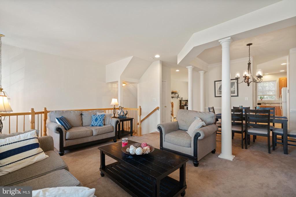 8736 PHIPPS FARM WAY