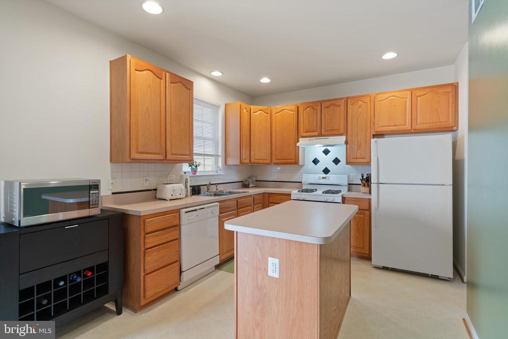 8736 PHIPPS FARM WAY