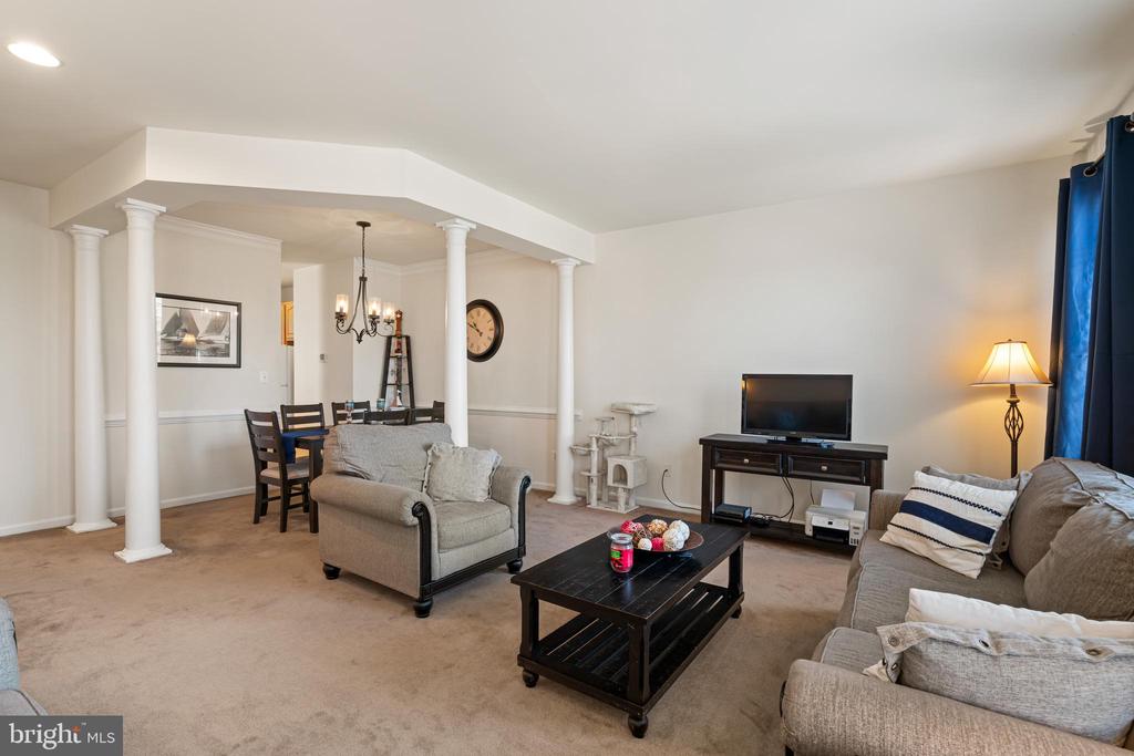 8736 PHIPPS FARM WAY