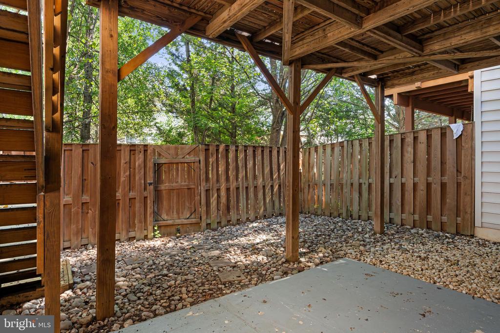 8736 PHIPPS FARM WAY