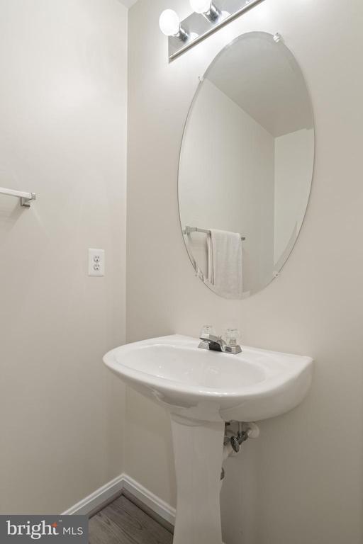 8736 PHIPPS FARM WAY