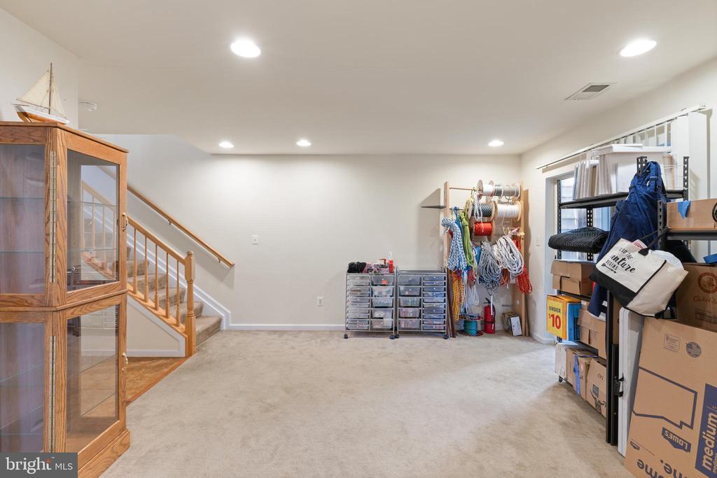 8736 PHIPPS FARM WAY