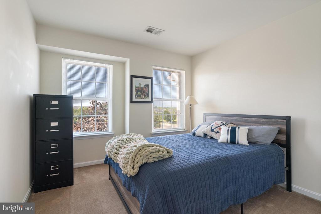 8736 PHIPPS FARM WAY