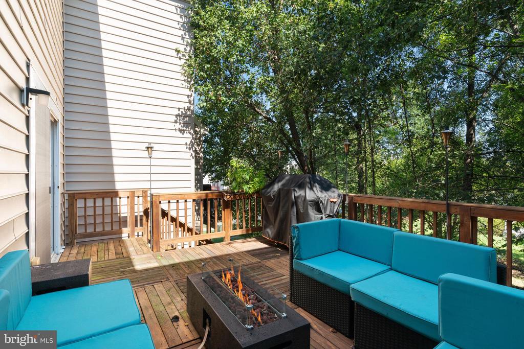 8736 PHIPPS FARM WAY