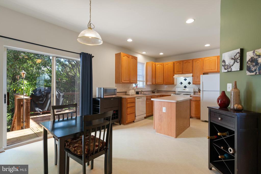 8736 PHIPPS FARM WAY