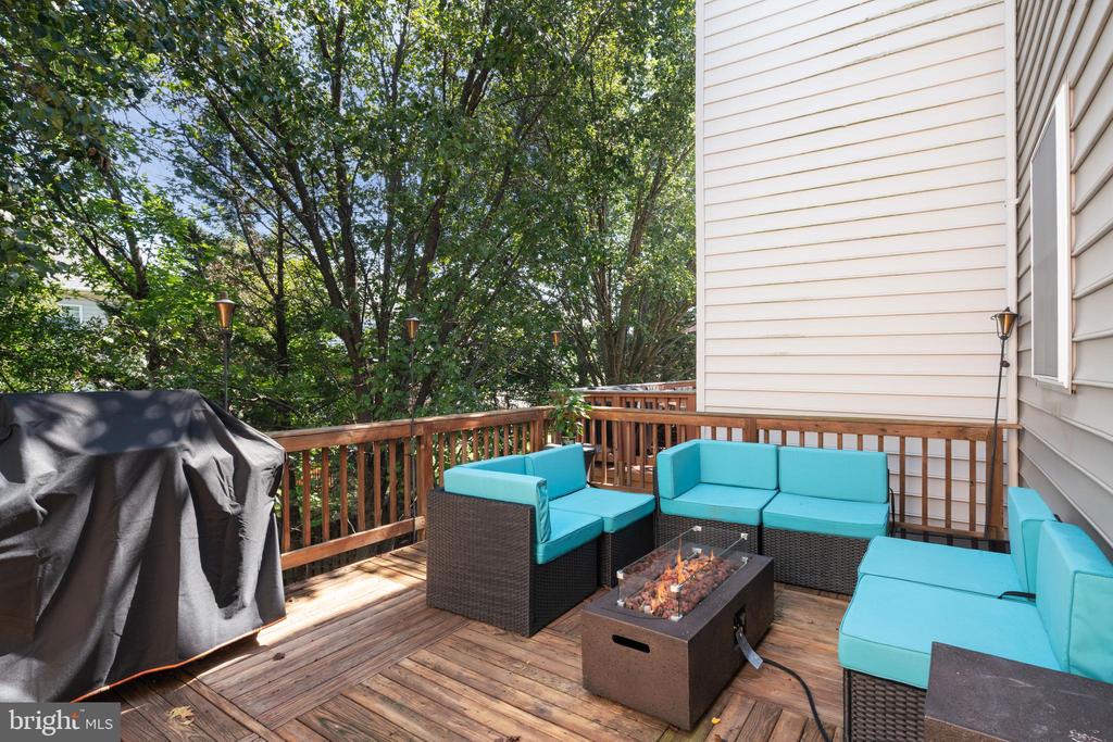 8736 PHIPPS FARM WAY
