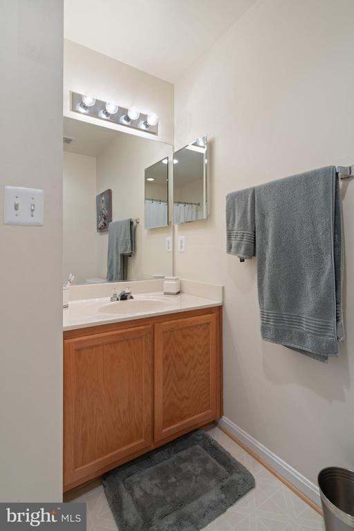 8736 PHIPPS FARM WAY