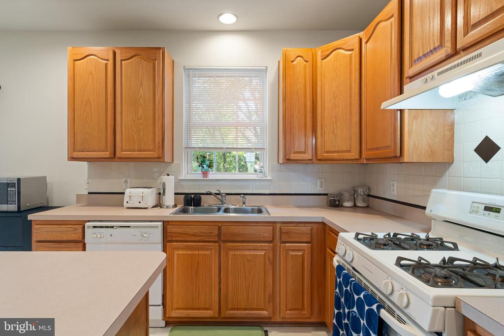 8736 PHIPPS FARM WAY