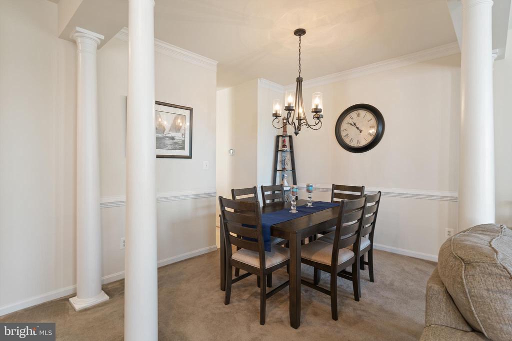 8736 PHIPPS FARM WAY