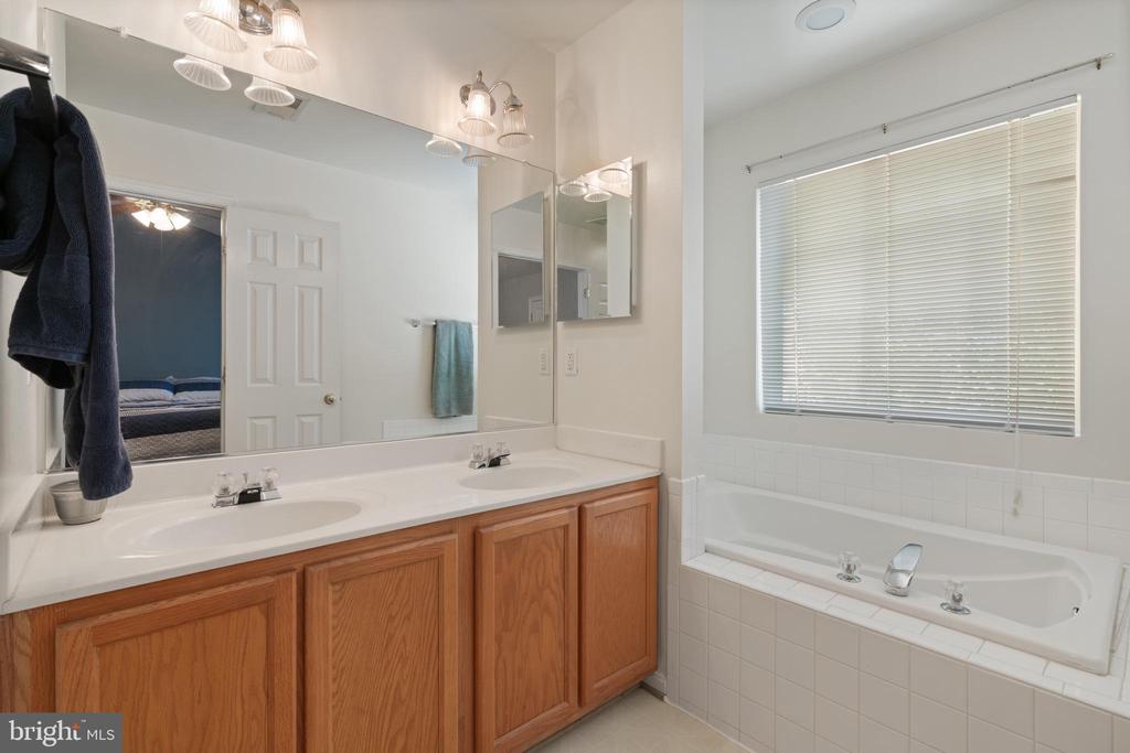 8736 PHIPPS FARM WAY