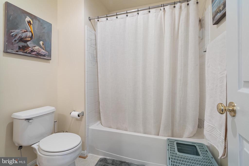 8736 PHIPPS FARM WAY