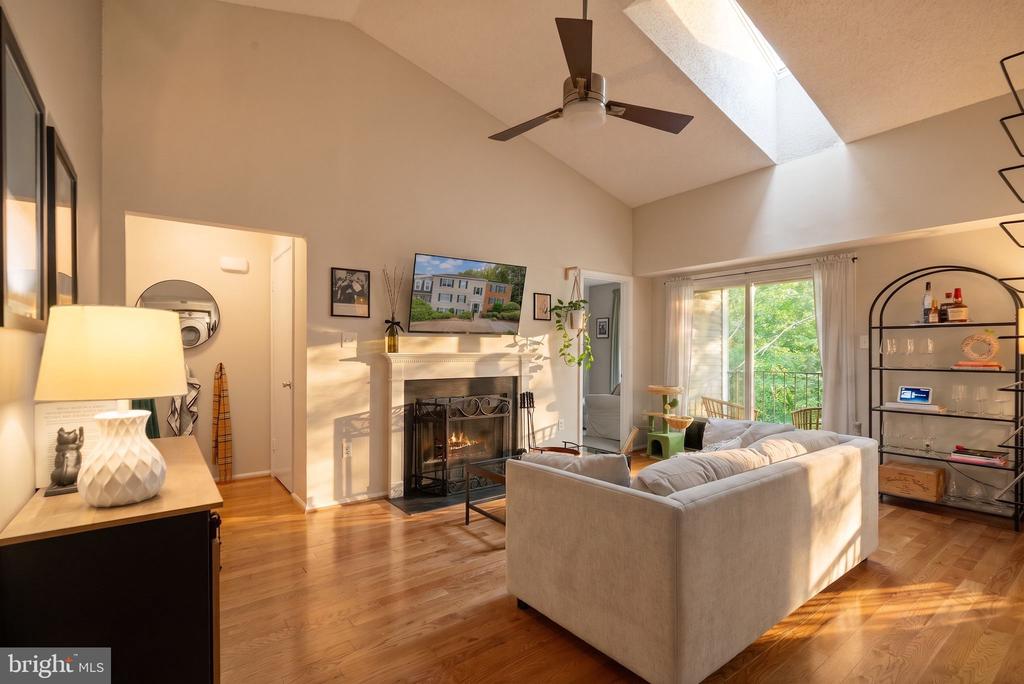 12221 STEVENSON COURT Unit: 12221