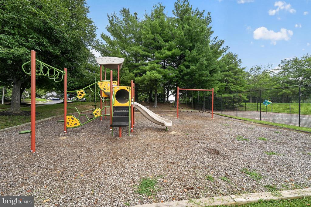 2893 CHEVOIT HILL COURT