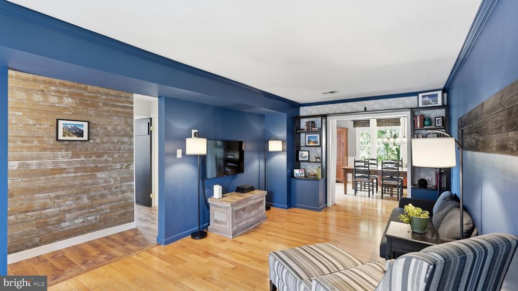 5633 ROUNDTREE DRIVE