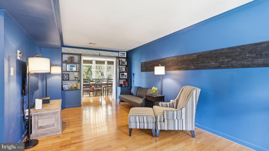5633 ROUNDTREE DRIVE