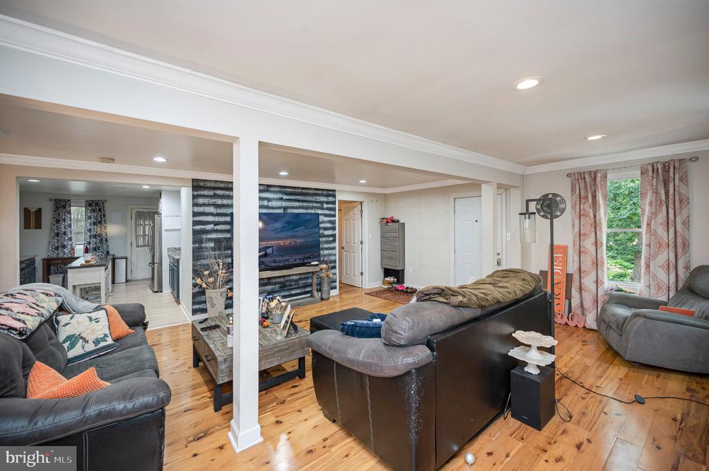 3932 OAKDALE CIRCLE