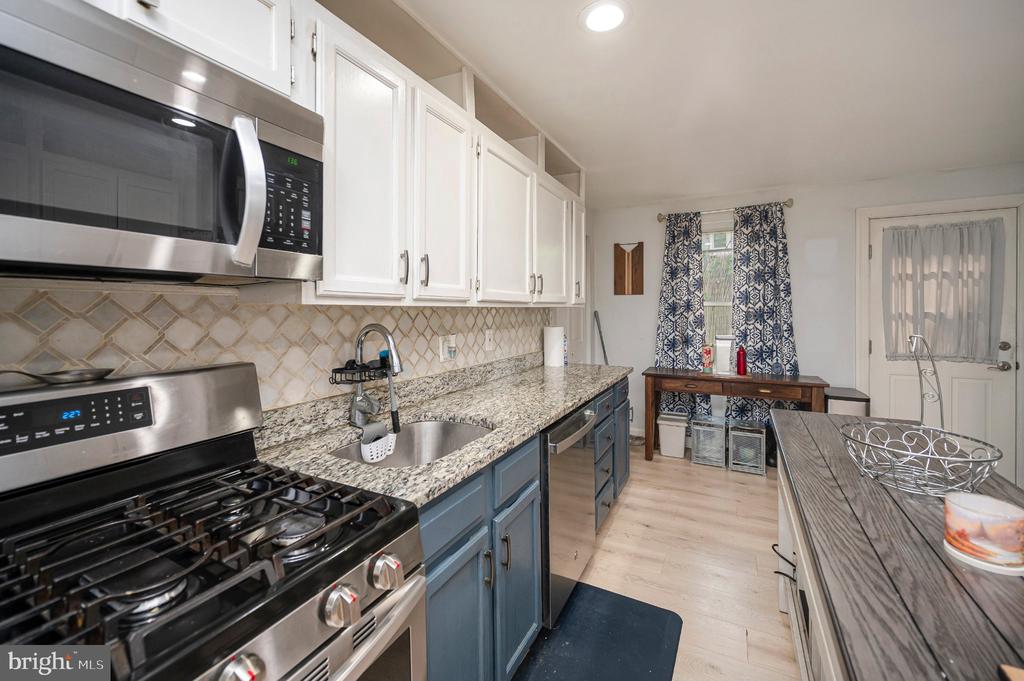 3932 OAKDALE CIRCLE