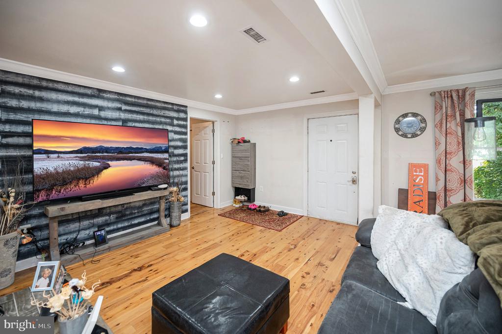 3932 OAKDALE CIRCLE