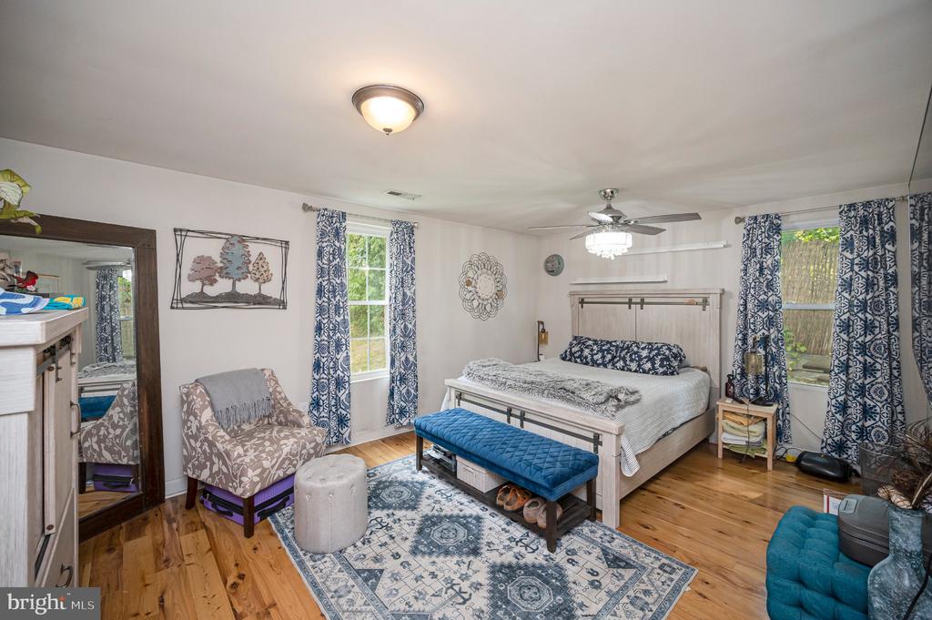 3932 OAKDALE CIRCLE