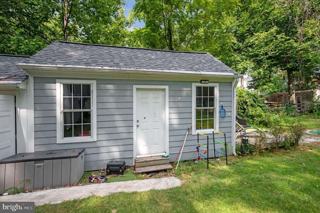 3932 OAKDALE CIRCLE