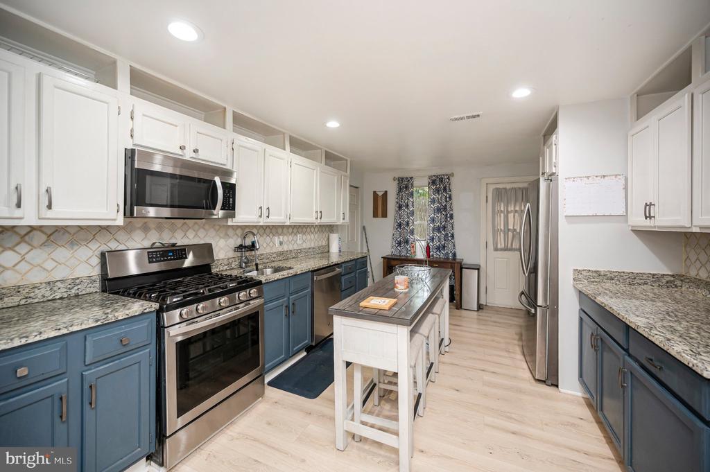 3932 OAKDALE CIRCLE