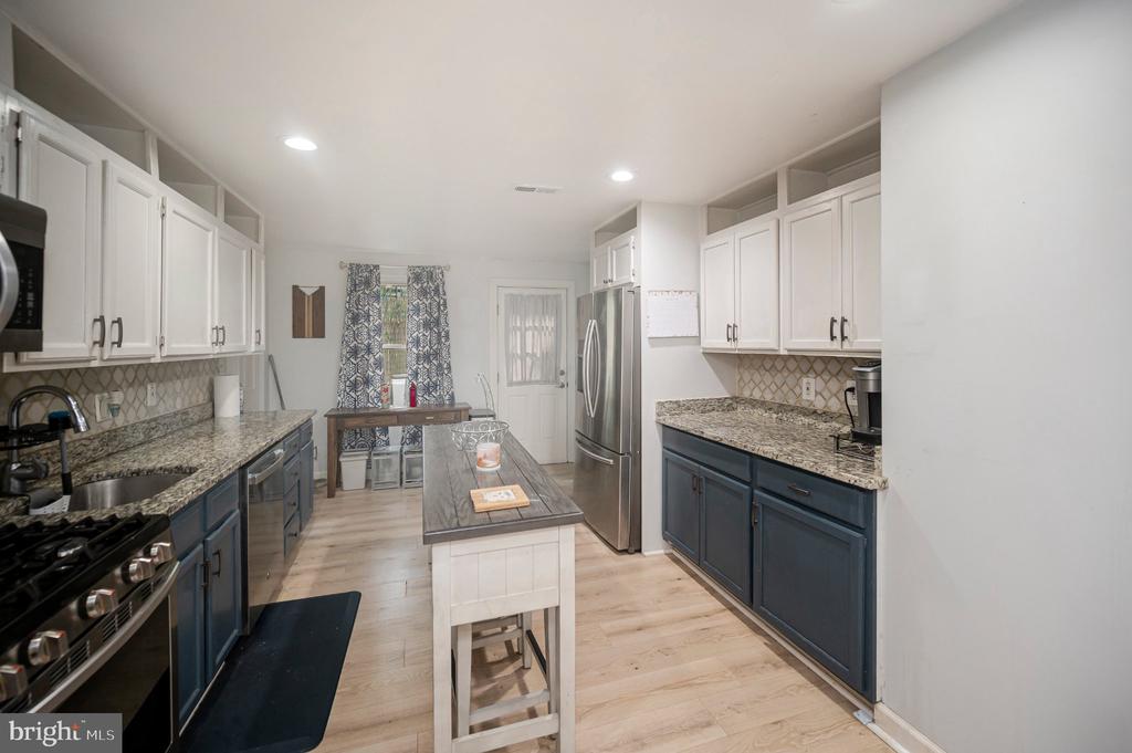 3932 OAKDALE CIRCLE