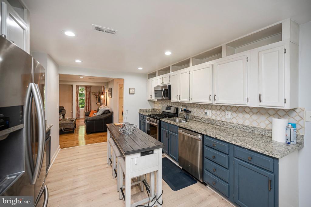 3932 OAKDALE CIRCLE
