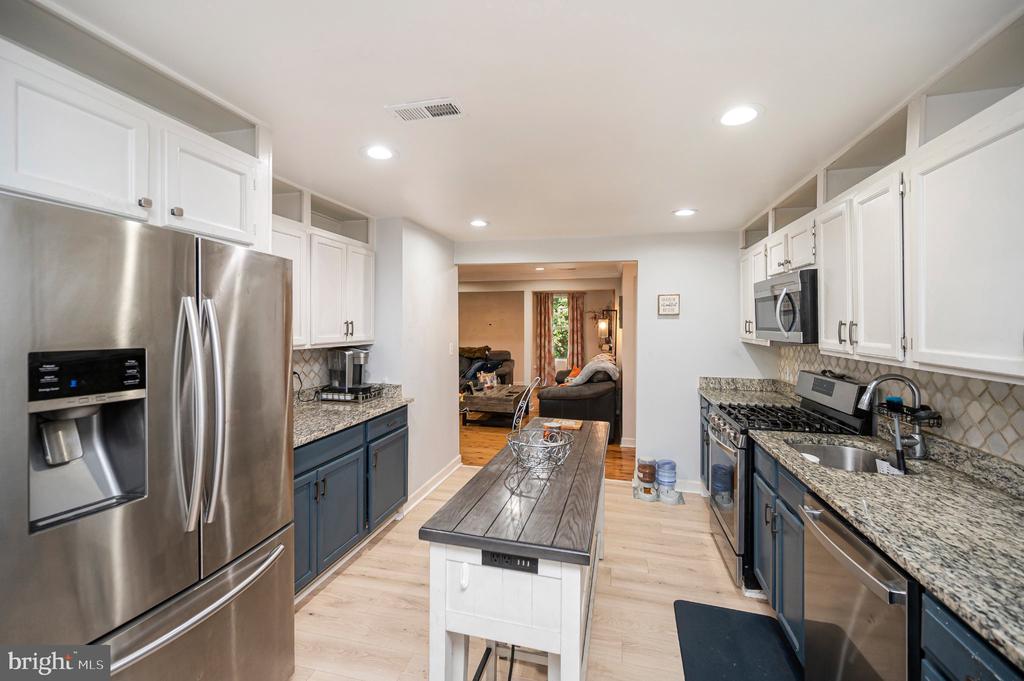 3932 OAKDALE CIRCLE