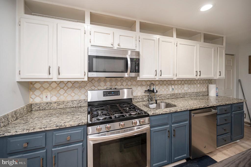 3932 OAKDALE CIRCLE